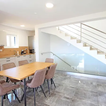 Apartman Tin *