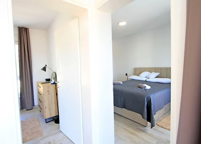 Tin Apartment *