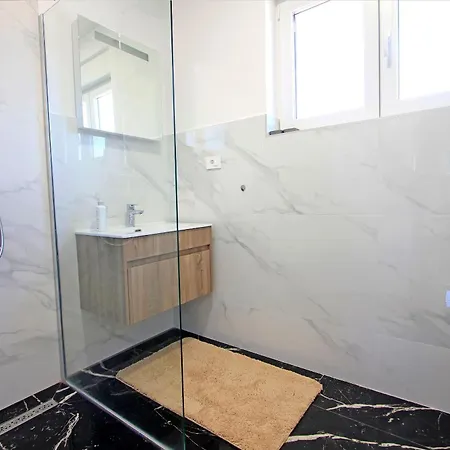 דירה Tin סבטי פטר